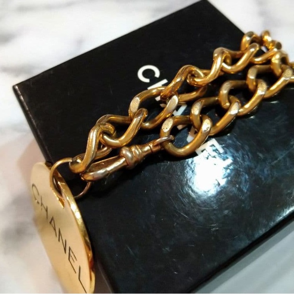Chanel Vintage Belt Attachment Or Bag Hangtag Medallion 24k Gold Plated View 4
